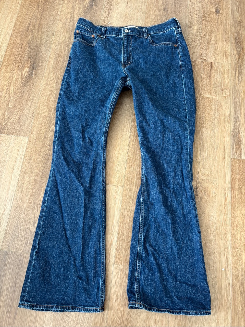 Abercrombie and Fitch mid rise bootcut jeans dark wash  Size 31 Regular